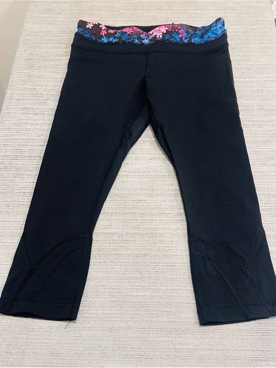 lululemon athletica Pants - Lululemon Pace Rival Crop Leggings Black Floral Waistband Petal Pop Mesh Size 6